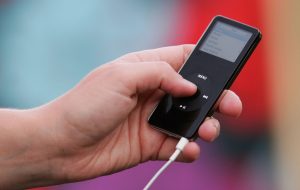 Hukum Takbir Lebaran Pakai MP3 atau Video dalam Islam