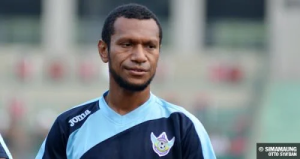 Erol Iba, Mutiara Sepak Bola Papua yang Putuskan Mualaf di Tanah Minang