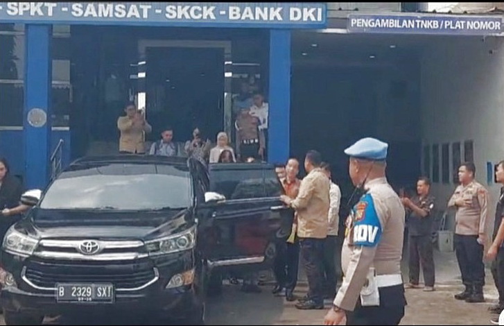 Jokowi Tumpangi Mobil Nunggak Pajak, Cederai Keteladanan!